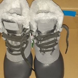 BRAND NEW Columbia Faux Fur Ankle boots